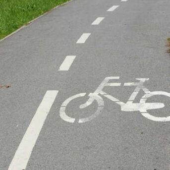 Verkeersongeval inhalende en afslaande fietser